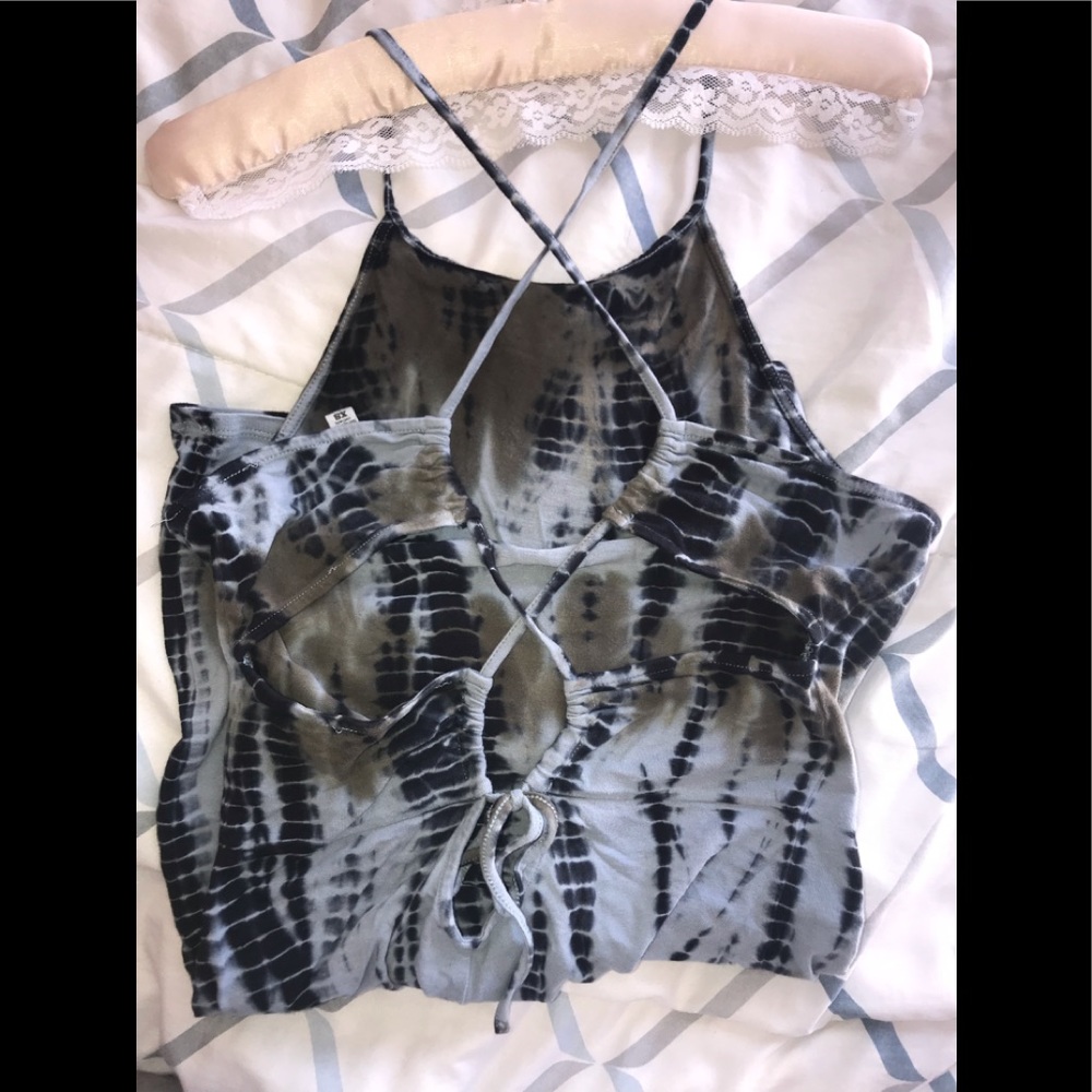 Beautifully Designed Form Fitting Dress - image 3